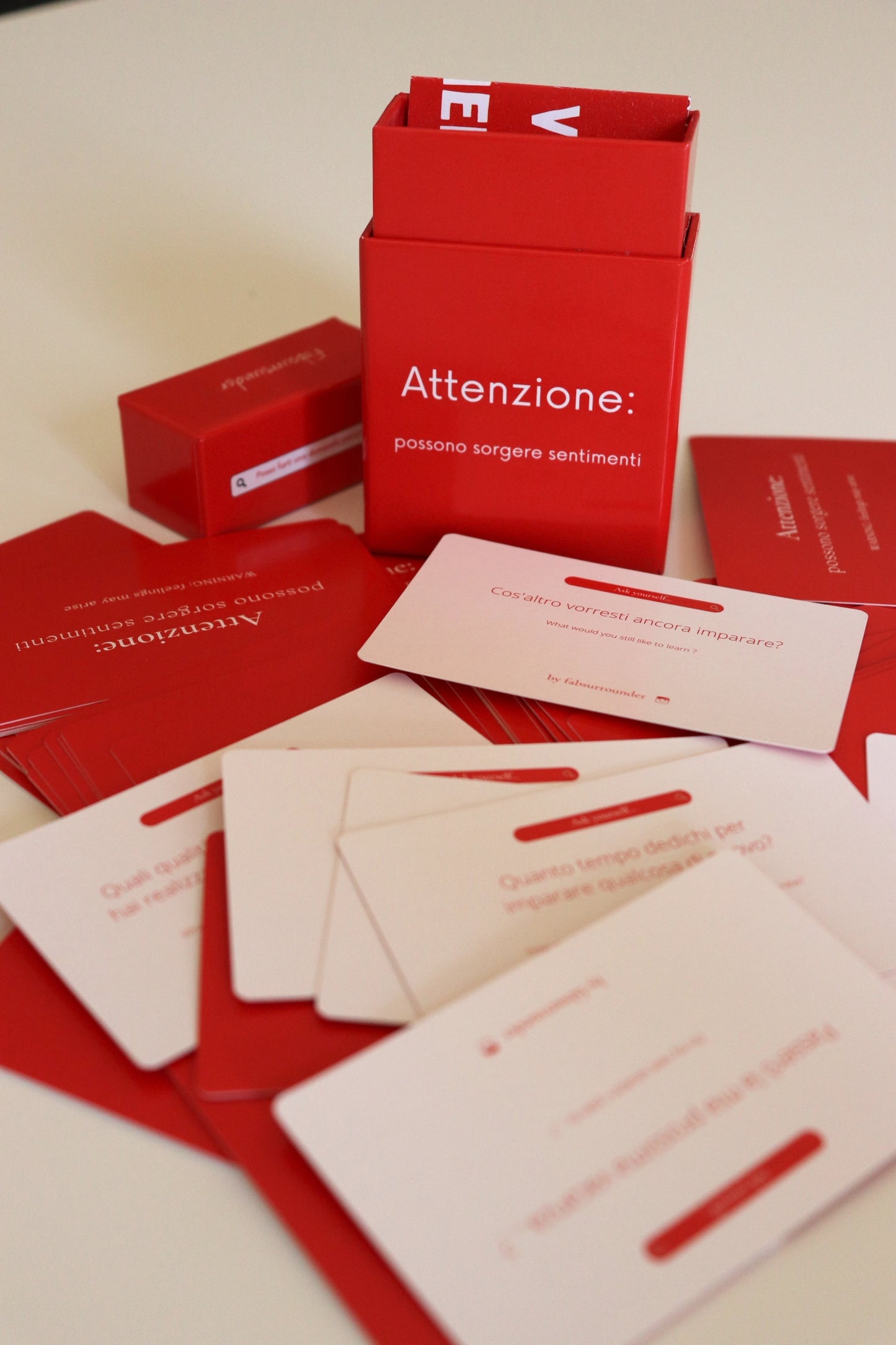 FabSurrounder Game – Il Gioco di Carte per Connessione e Crescita Personale